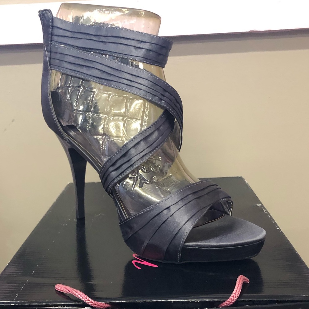 The “Carrie” shoe by Night Moves by Allure Pewter Size 11